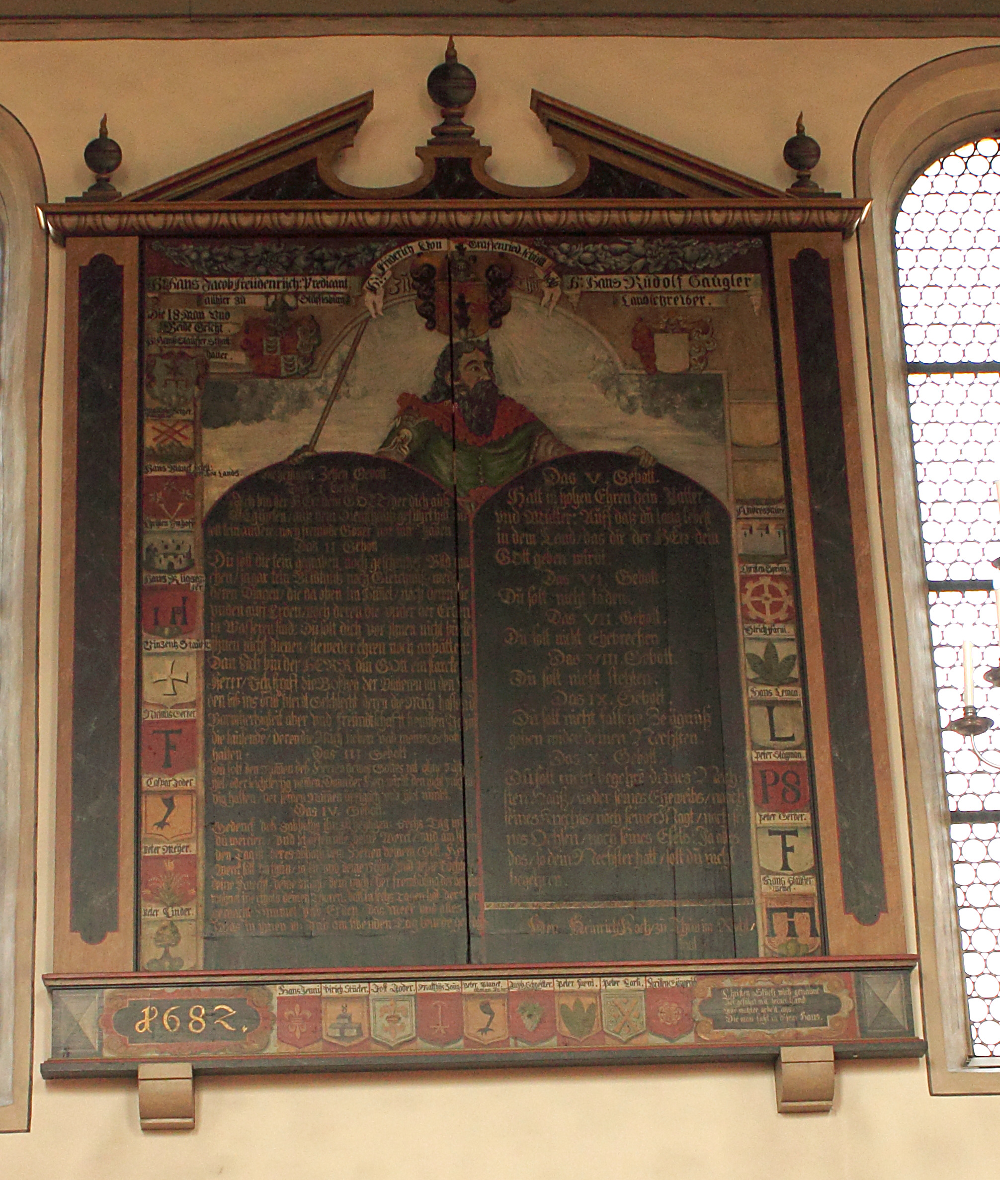 Ten commandments with Meyer coat of arms with flowers on a red background